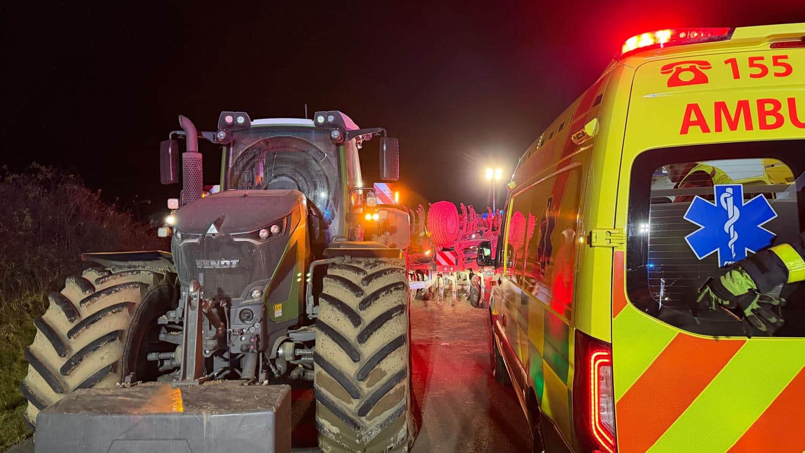 Nehoda auta a traktoru ve Stachovicích u Fulneku. Foto: ZZS