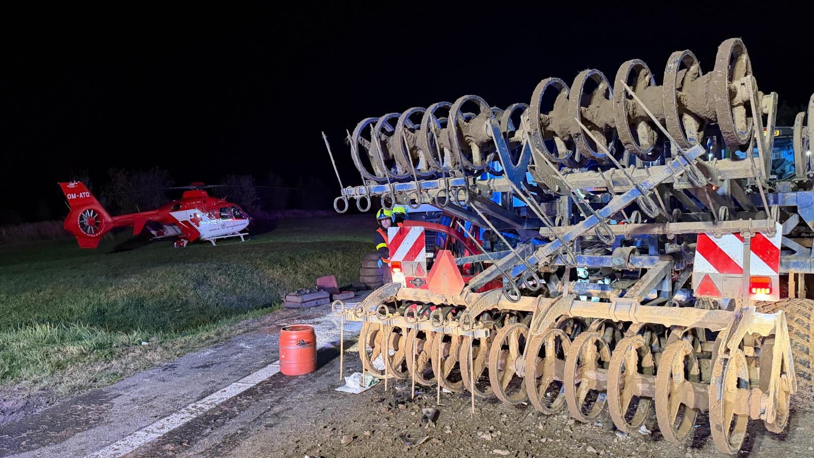 Nehoda auta a traktoru ve Stachovicích u Fulneku. Foto: ZZS