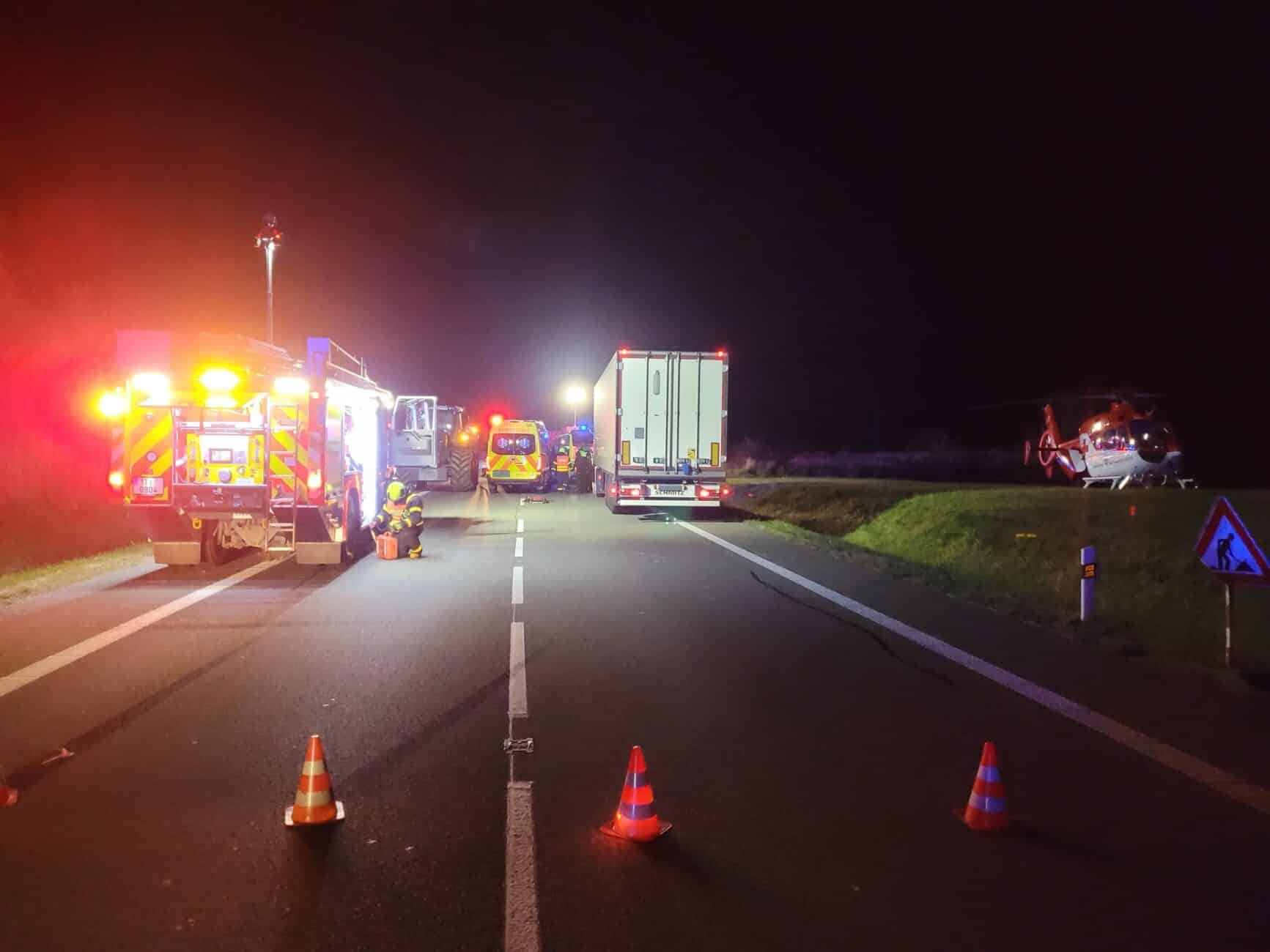 Nehoda auta a traktoru ve Stachovicích u Fulneku. Foto: HZS