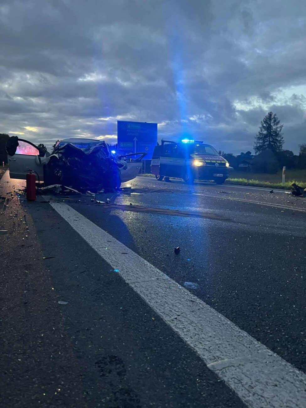 Tragická nehoda cisterny a auta u Třebechovic pod Orebem. Foto: HZS