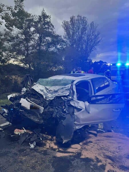 Tragická nehoda cisterny a auta u Třebechovic pod Orebem. Foto: HZS
