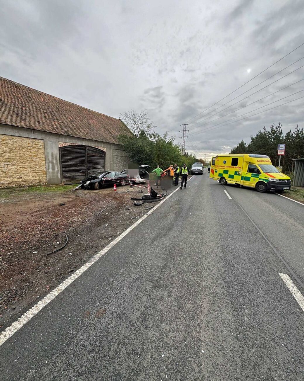 Vážná nehoda u Vliněvsi na Mělnicku. Foto: HZS