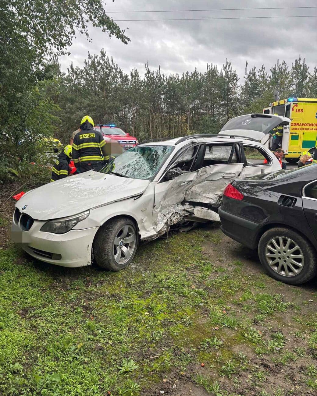 Vážná nehoda u Vliněvsi na Mělnicku. Foto: HZS