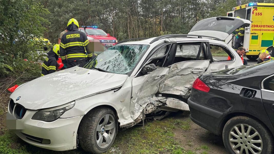nehoda vliněves N Vážná nehoda u Vliněvsi na Mělnicku. Foto: HZS