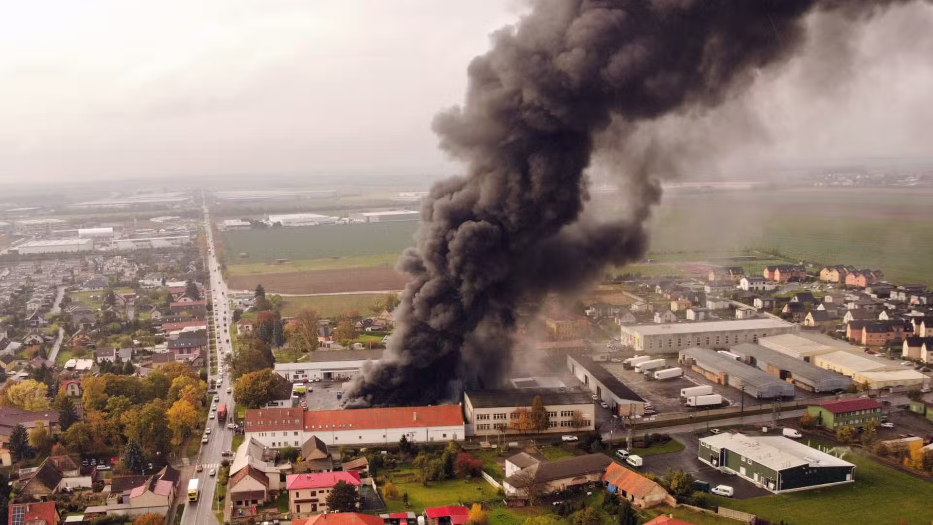 Velký požár v Nehvizdech. Foto: Jakub Junek