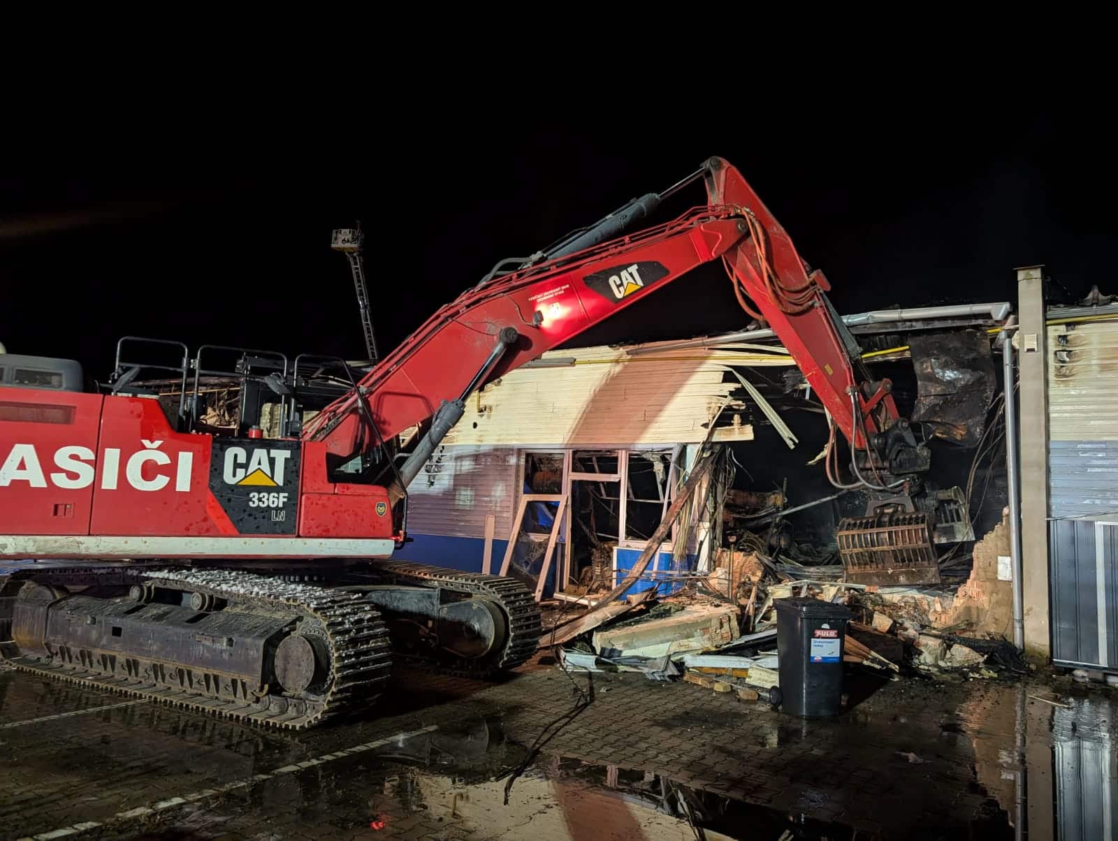 Následky požáru haly v Bohušovicích nad Ohří. Foto: HZS