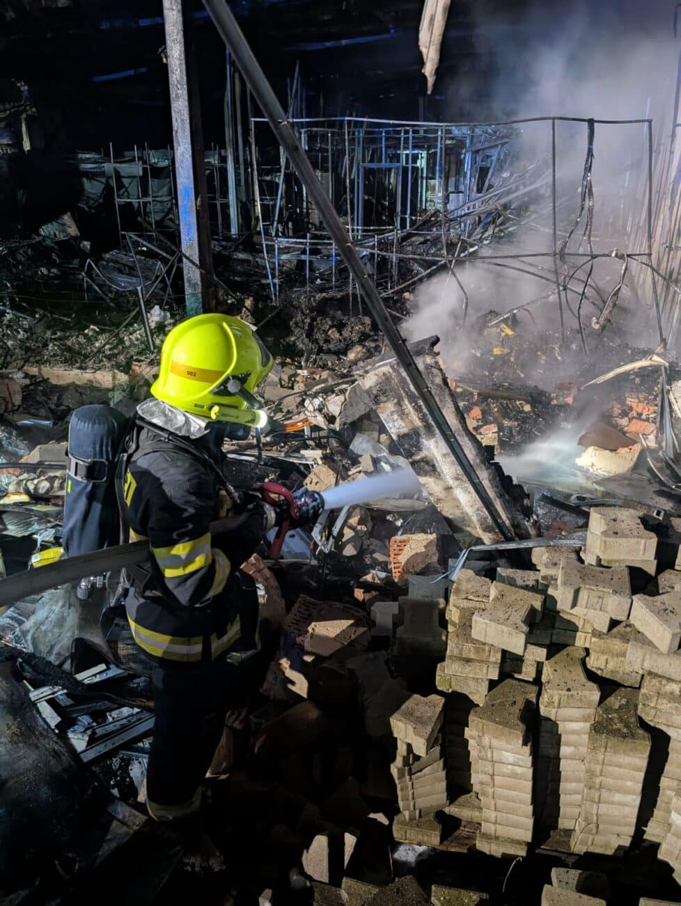 Následky požáru haly v Bohušovicích nad Ohří. Foto: HZS