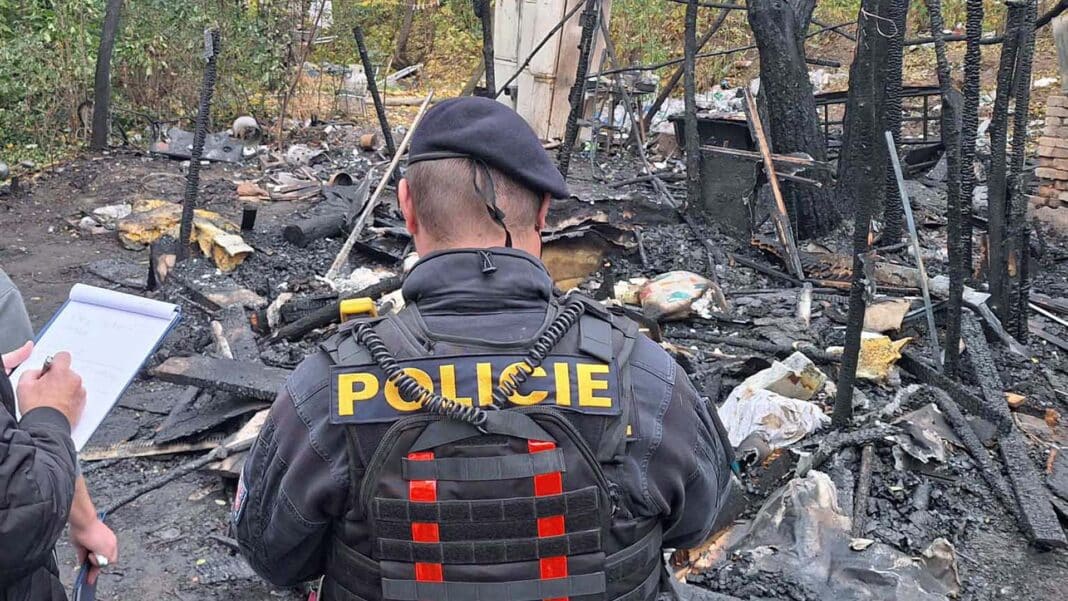 Požár přístřešku v Dornychu. Foto: PČR