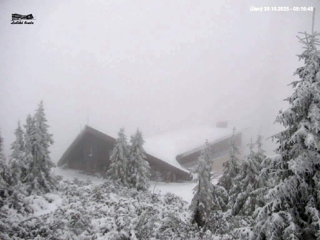 Na Labské boudě v Krkonoších napadlo 42 cm sněhu. Zdroj: ČHMÚ