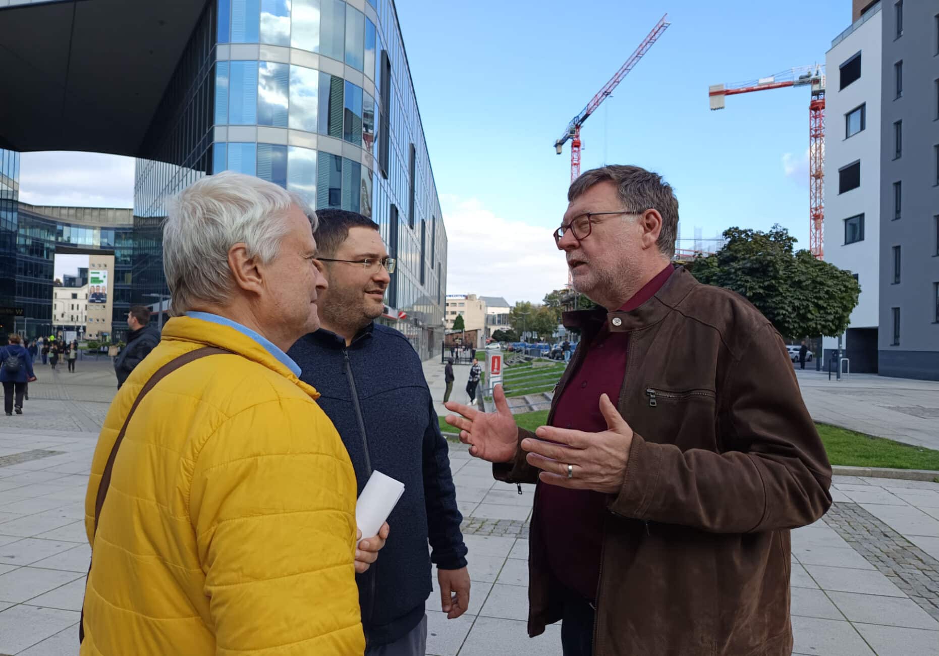 Zbyněk Stanjura s voliči během předvolební kampaně. Foto: Spolu
