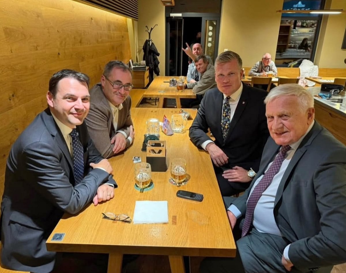 Večírek Filipa Turka s Václavem Klausem začal dobře u piva. Foto: Václav Klaus