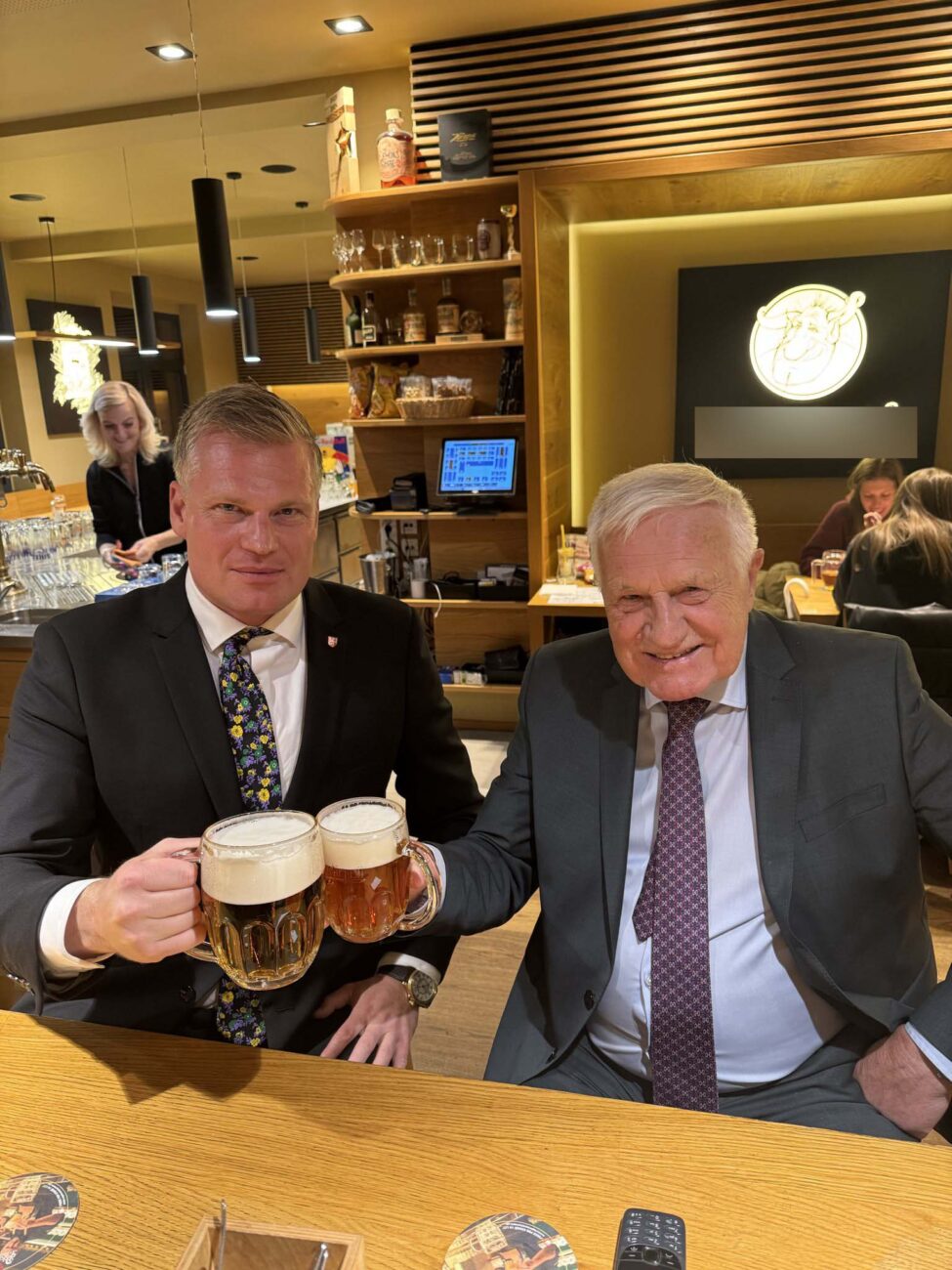 Večírek Filipa Turka s Václavem Klausem začal dobře u piva. Foto: Václav Klaus