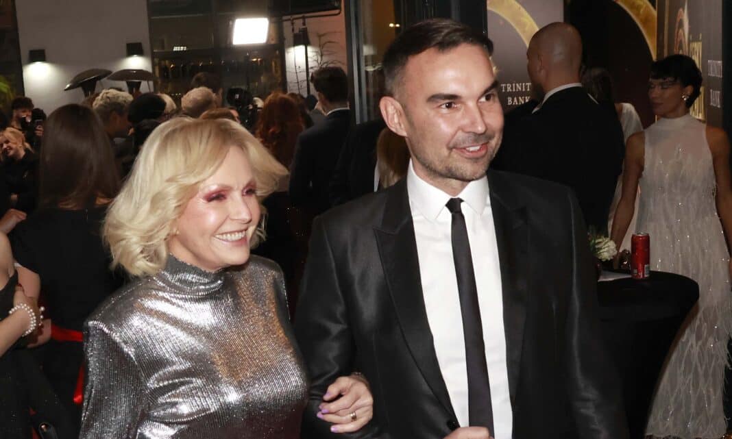 Helena Vondráčková a Robert Vůjtek na slavících. Foto: Nextfoto