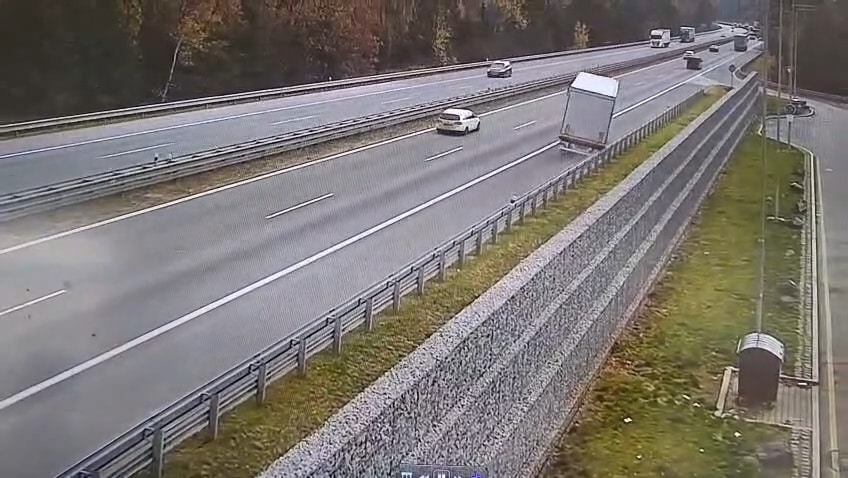 VIDEO: Šílená jízda řidiče kamionu na dálnici D1. Zdroj: PČR