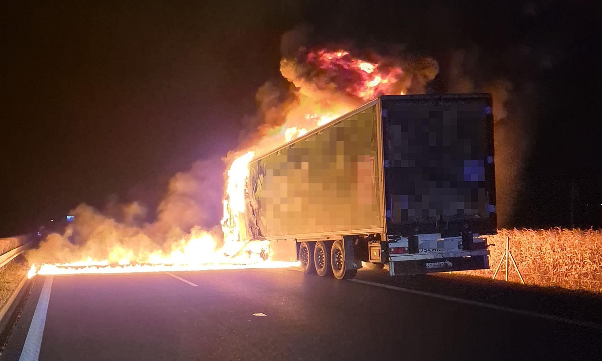 Požár kamionu na dálnici D55 u Otrokovic. Foto: HZS ZLK