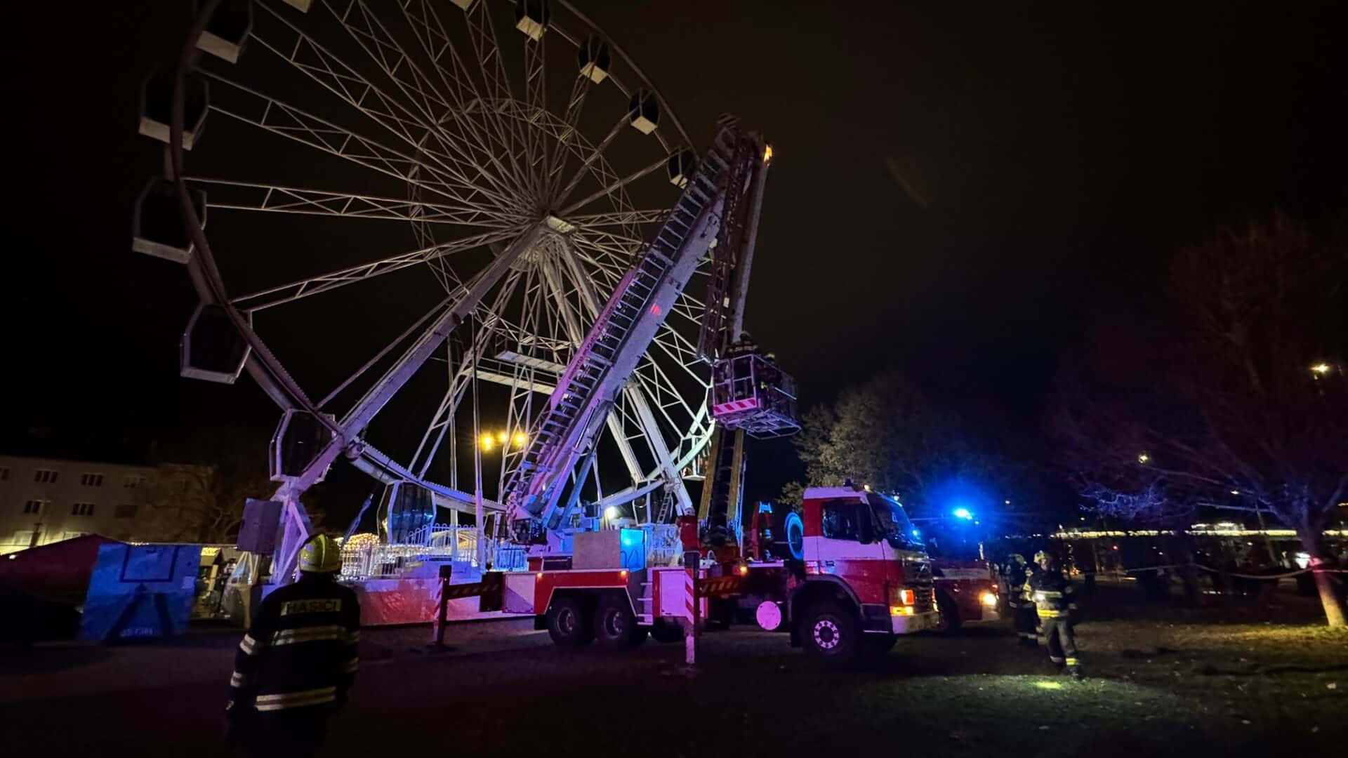 Záchrana lidí z ruského kola v Olomouci. Foto: HZS