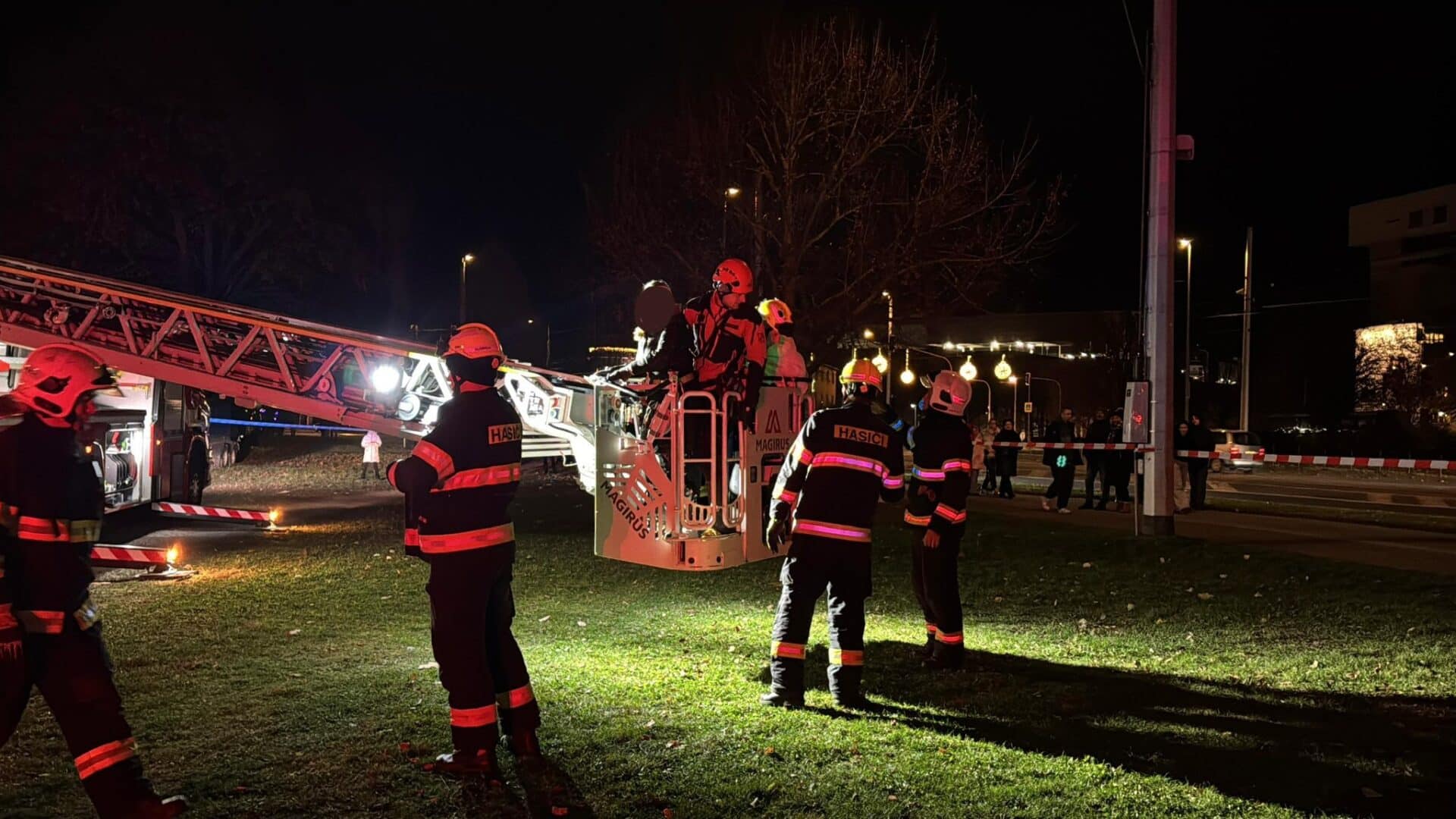 Záchrana lidí z ruského kola v Olomouci. Foto: HZS