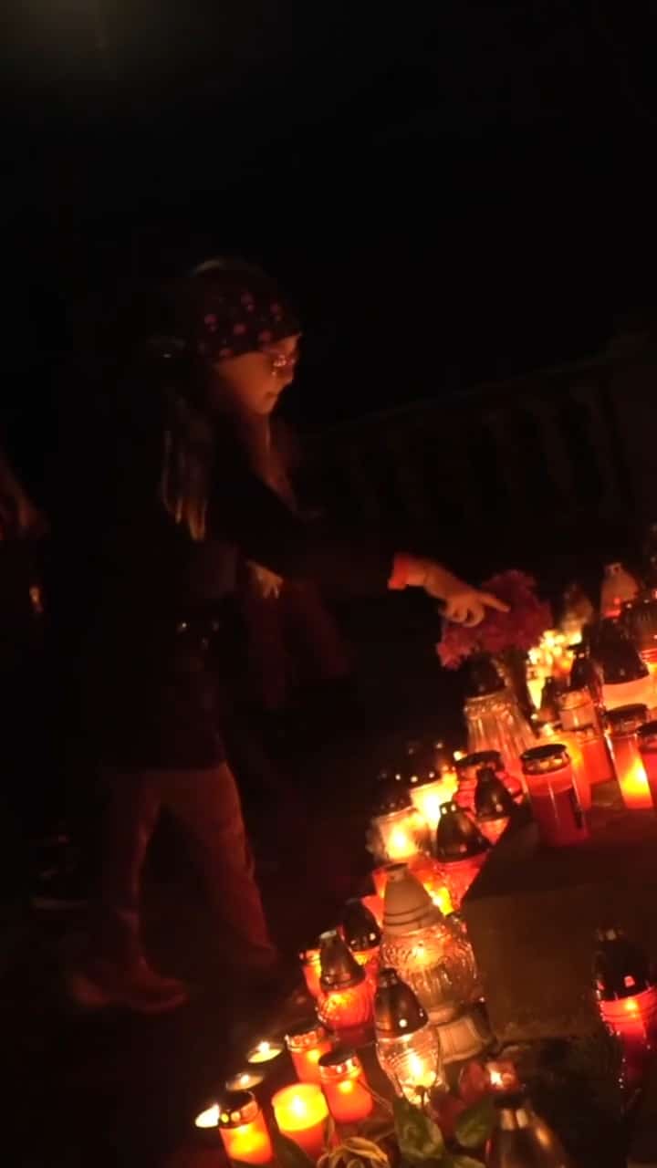 VIDEO: Atmosféra na hřbitově v Rychnově. Video: město