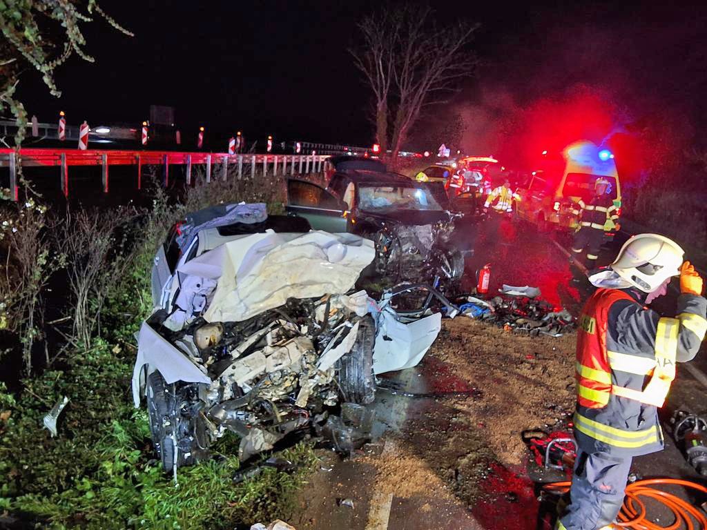 Tragická nehoda u Břuchotína u Olomouce. Foto: HZS