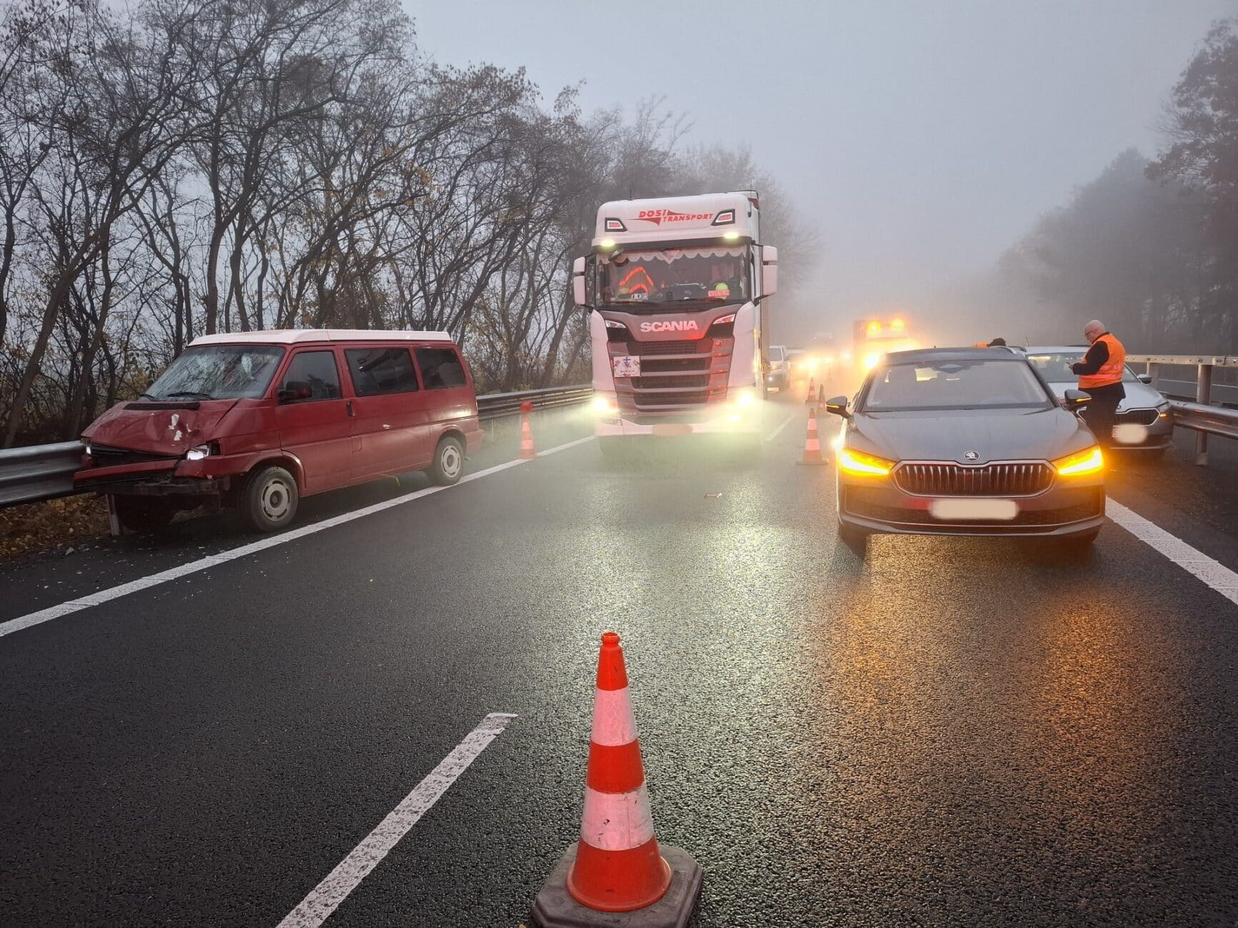Další nehoda se na D35 stala u Unčovic. Foto: HZS