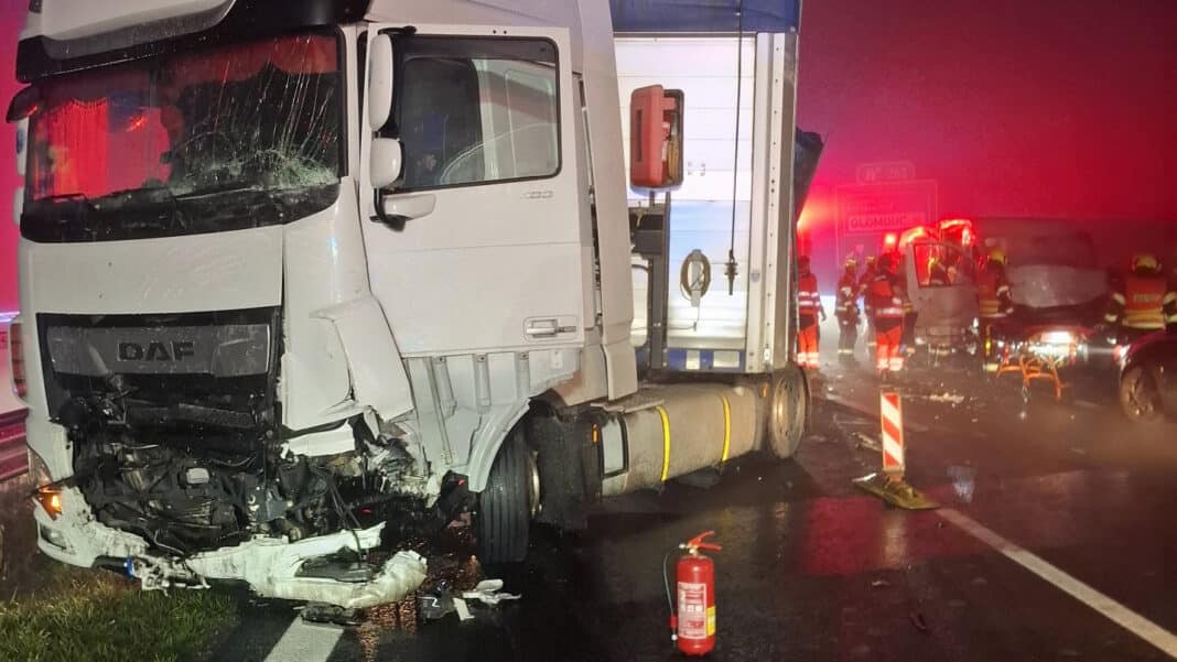 Hromadná nehoda u Křelova. Foto: HZS