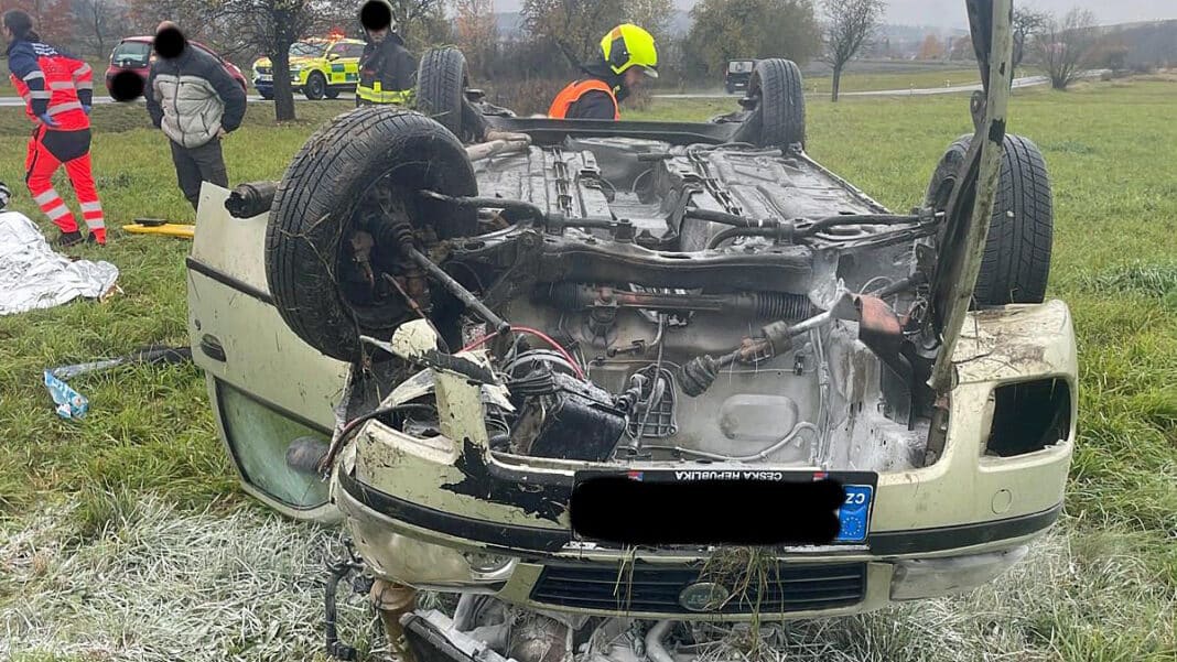 Vážná nehoda u Spáleného Poříčí. Foto: HZS
