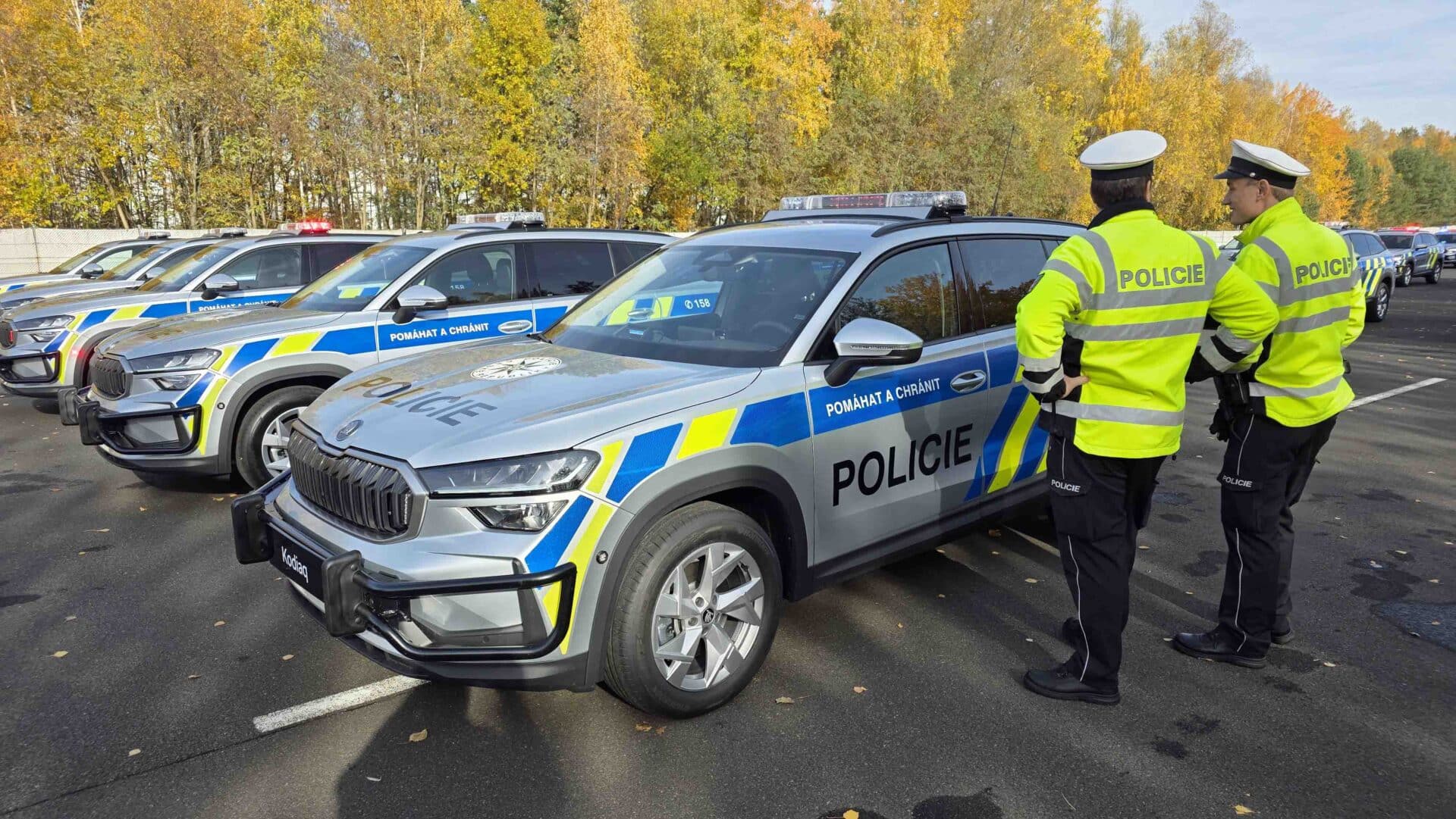 Policie přebírá nové služební vozy. Foto: ČRzprávy