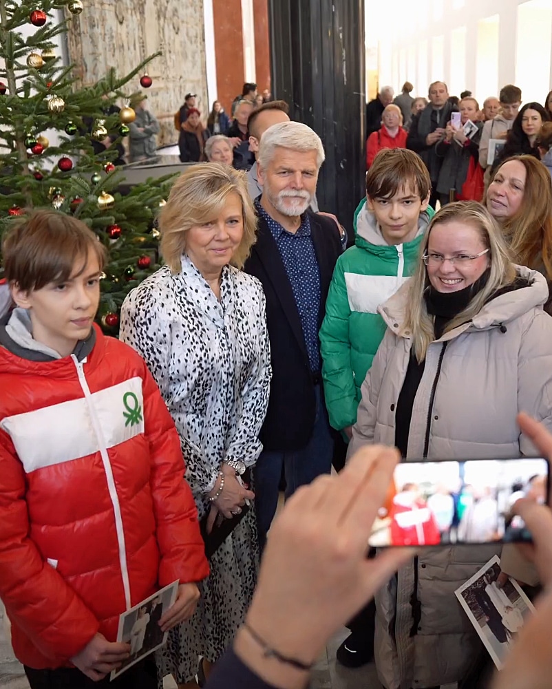Návštěvníci se na Hradě mohli potkat s prezidentským párem. Zdroj: X/PrezidentPavel