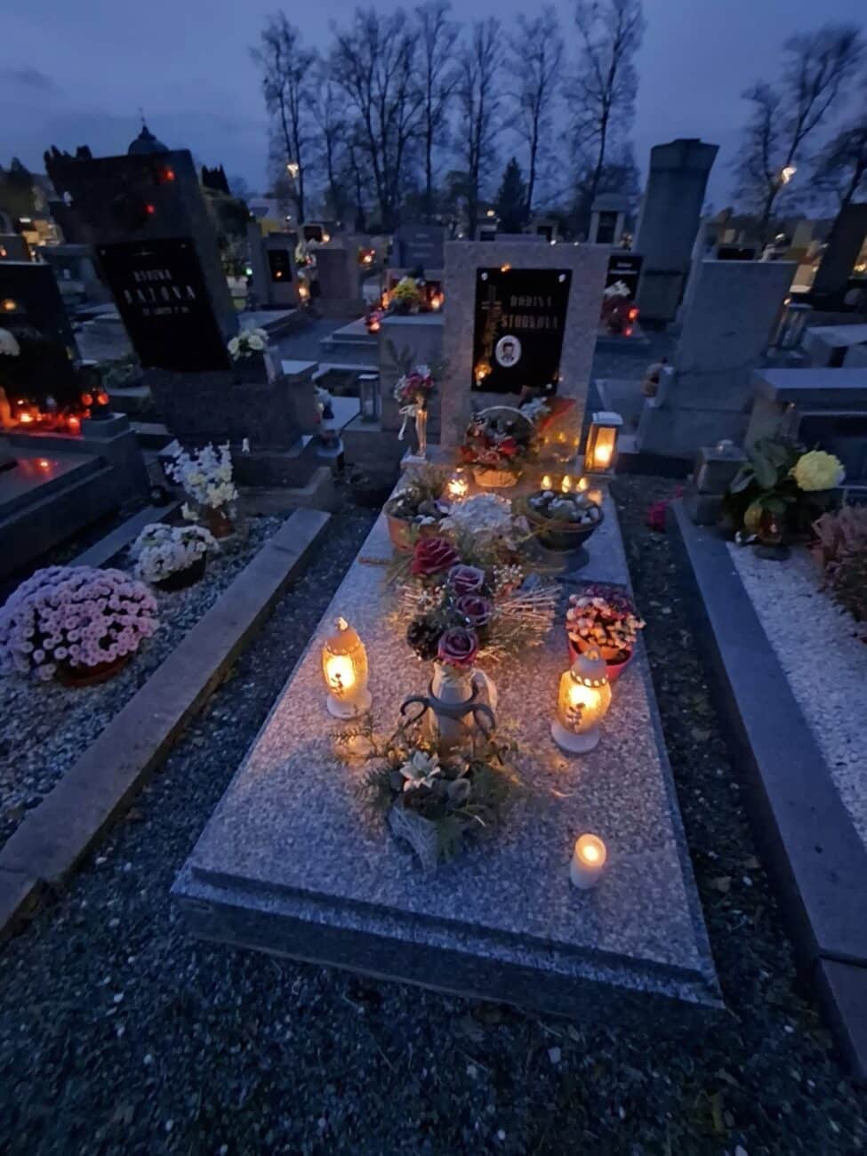 Sváčky na hřbitově v obci Skuteč. Foto: Michal Storek