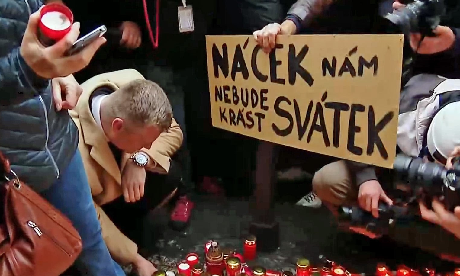 VIDEO: Emoce na Národní třídě! Na Babiše i Turka lidé pískali, Pavlovi tleskali