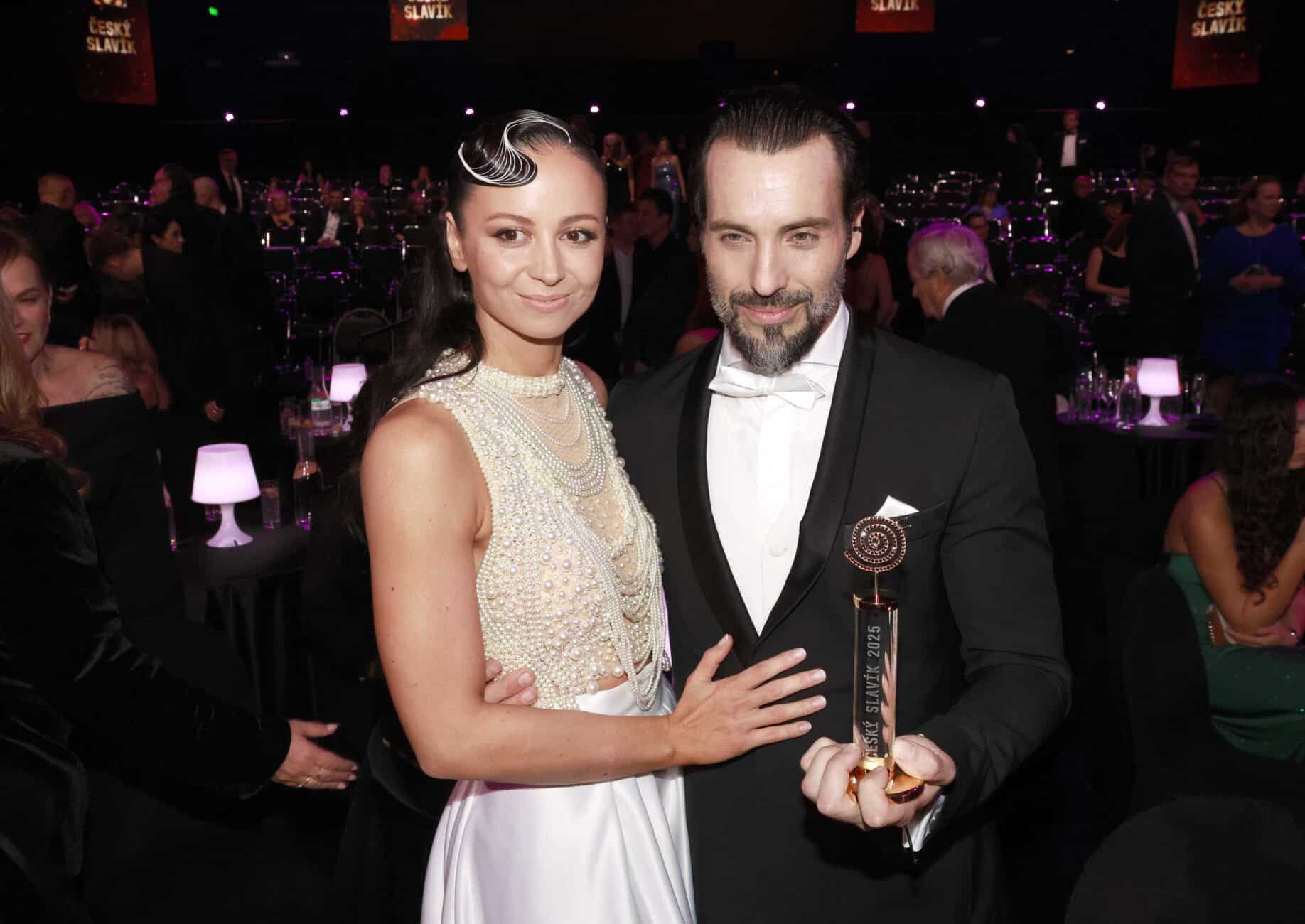 Vítěz Slavíka Václav Noid Bárta a jeho žena Eliška Grabcová. Foto: Nextfoto