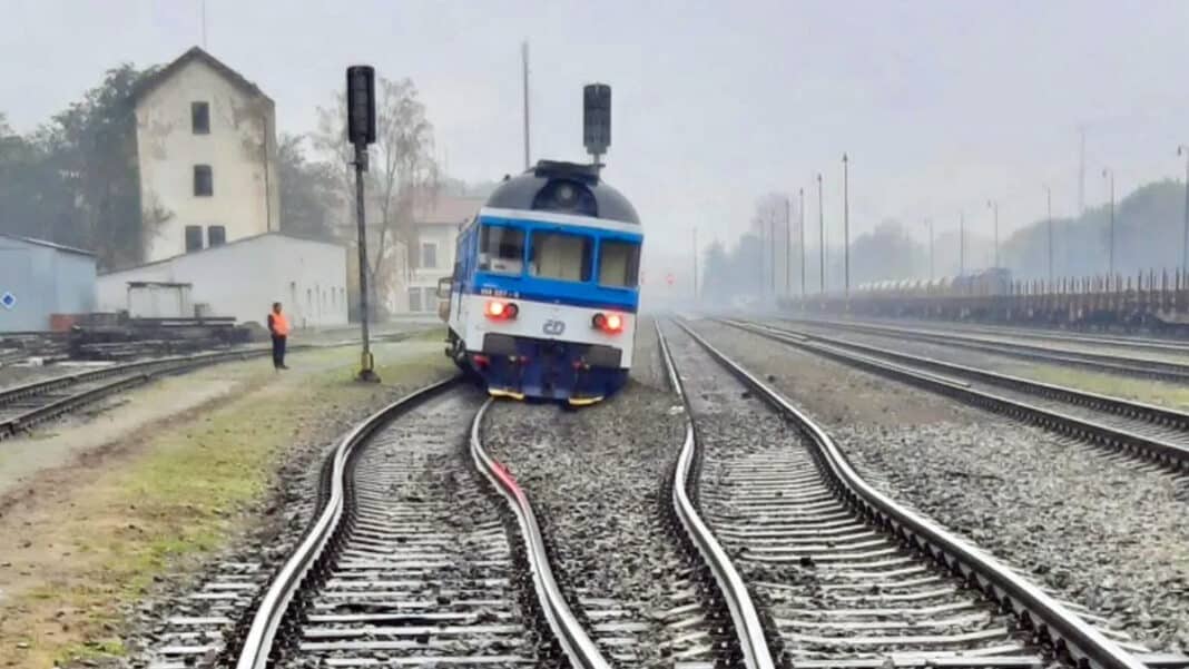 Na nádraží v Neratovicích vykolejil vlak. Foto: HZS SŽ