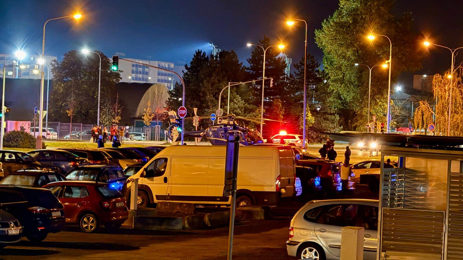 V Mladé Boleslavi přistával vrtulník. Foto: ČRzprávy