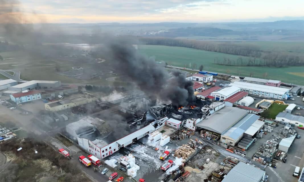 Požár ve Vysokém Mýtě. Foto: HZS PAK