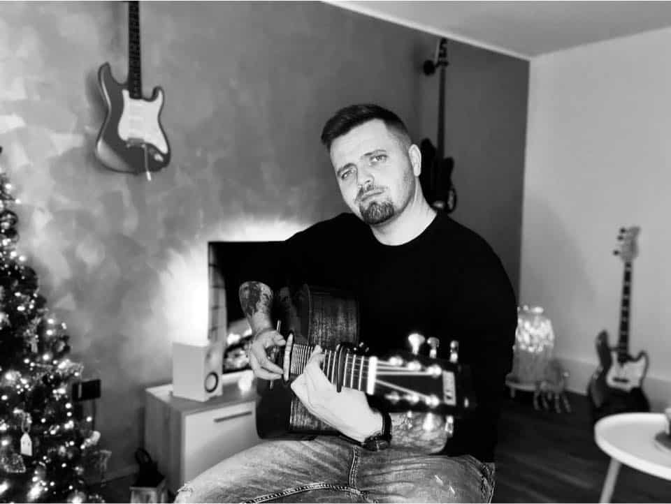 Při nehodě na dálnici D2 zemřel hudebník Adam Urban. Foto: FB