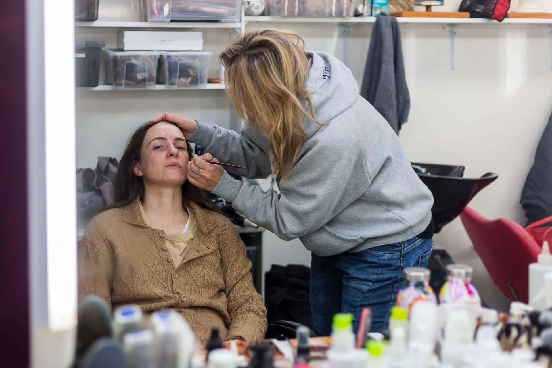 Proměna Elizavety Maximové do role ve filmu Máma. Foto: ČT / Radek Miča