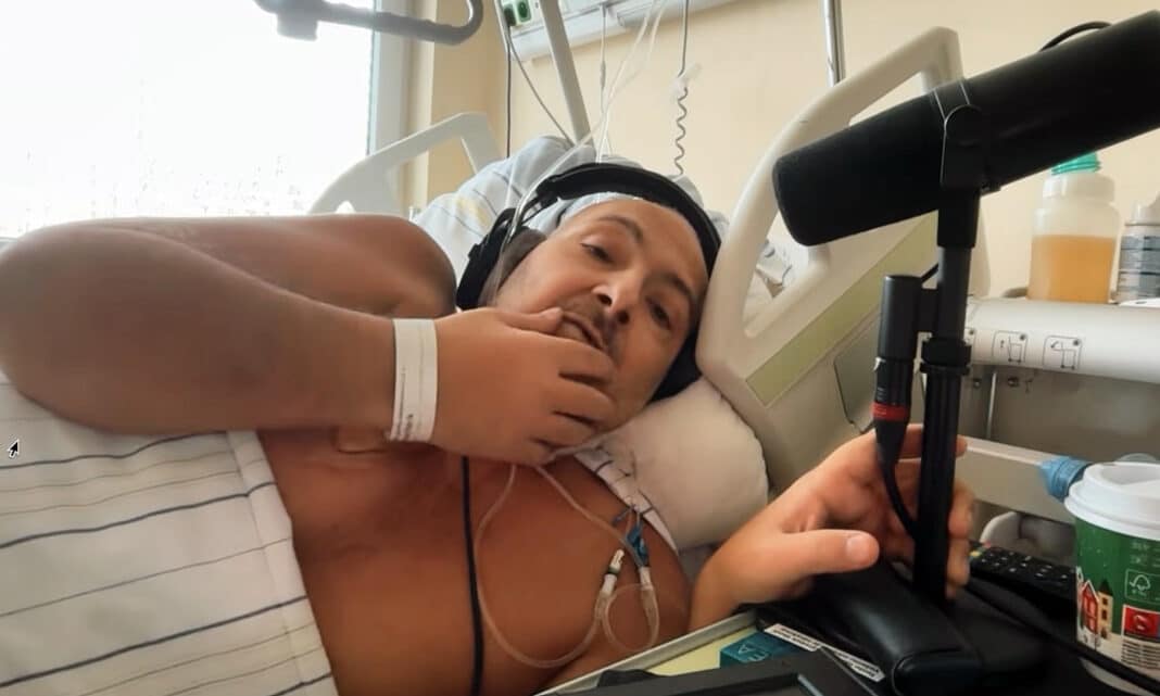 Patrik Hezucký leží v benešovské nemocnici. Zdroj: Youtube/Lepší už to nebude