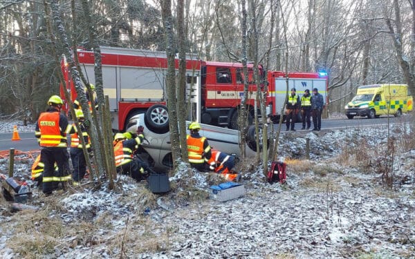 Vážná nehoda u Bochova na Karlovarsku. Foto: HZS