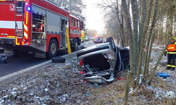 Vážná nehoda u Bochova na Karlovarsku. Foto: HZS