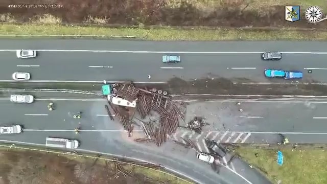 VIDEO: Následky nehody na dálnici D56.