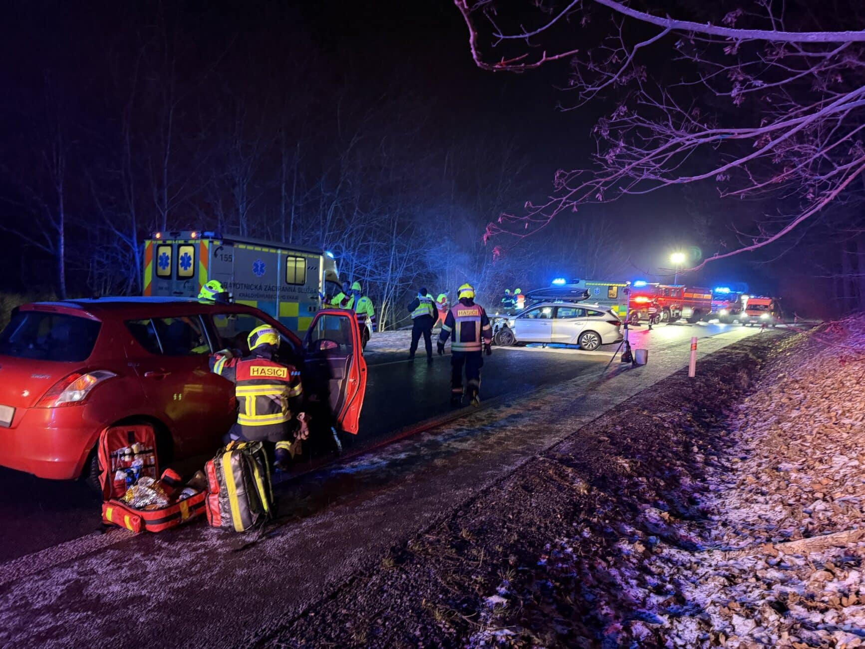 Vážná nehoda u Trutnova. Hasiči Horní Maršov