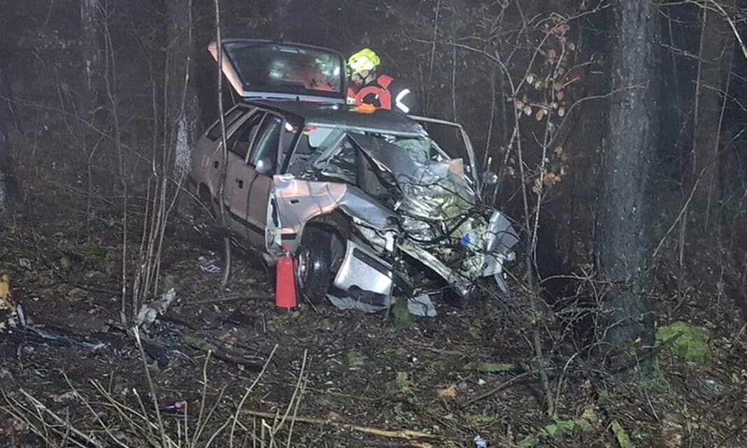 Tragická nehoda u obce Komňa. Foto: HZS