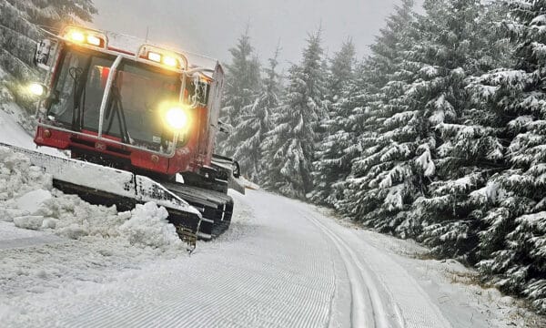 Letošní první sníh na Pradědu. Foto: Jedemenabezky.cz