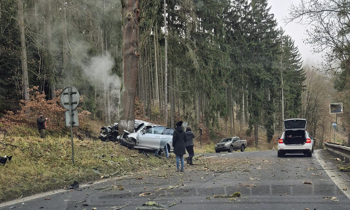 Tragická nehoda u obce Semnice na Karlovarsku. Foto: PČR