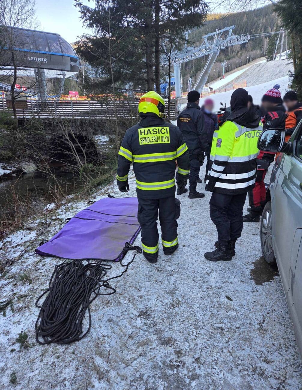 Ve Svatopeterském potoku ve Špindlu našli mrtvou osobu. Foto: Hasiči Špindlerův Mlýn