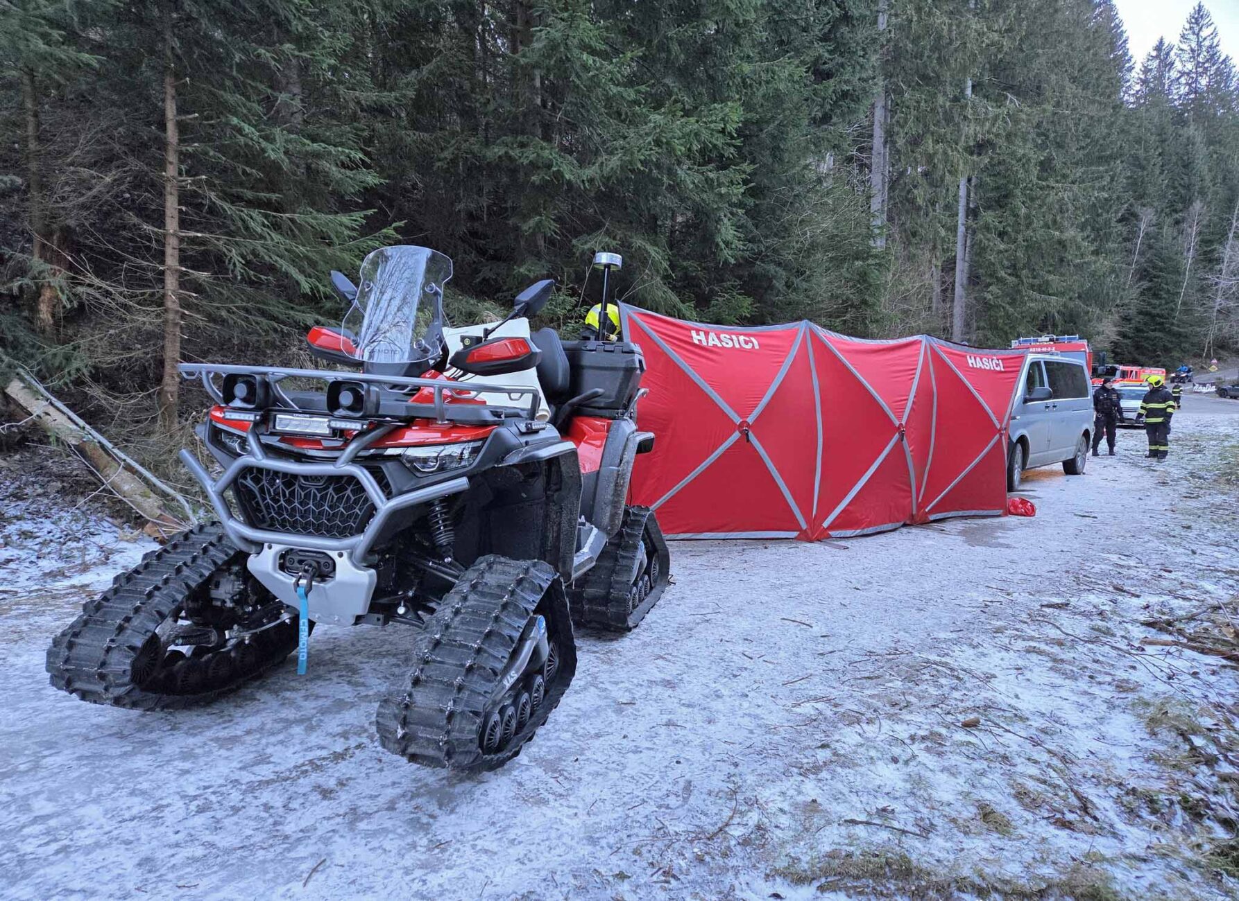 Ve Svatopeterském potoku ve Špindlu našli mrtvou osobu. Foto: Hasiči Špindlerův Mlýn