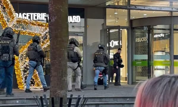 Policie zasahuje v OC Galerie Teplice. Zdroj: Policie ČR