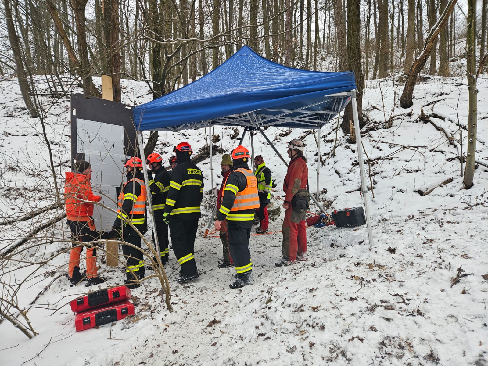 Záchranná akce v Moravském krasu. Foto: HZS