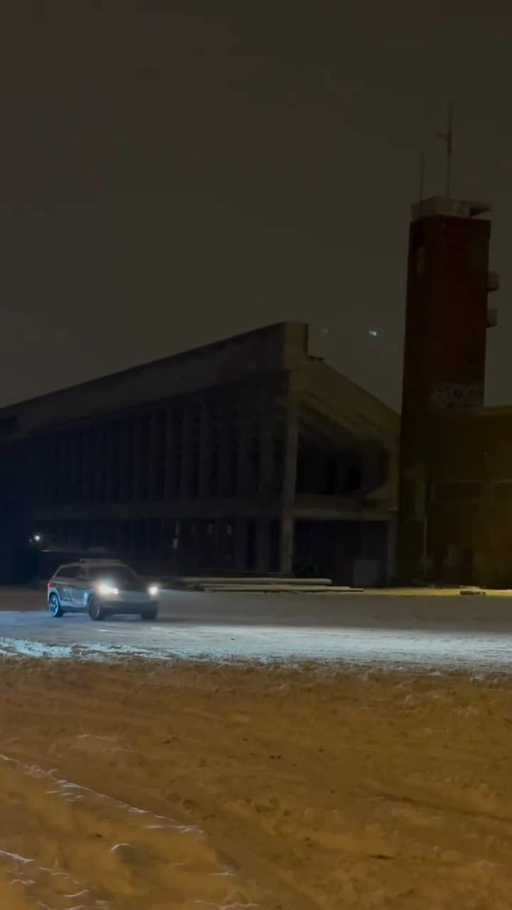 VIDEO: Policie driftovala na Strahově. Zdroj: plilian.mia