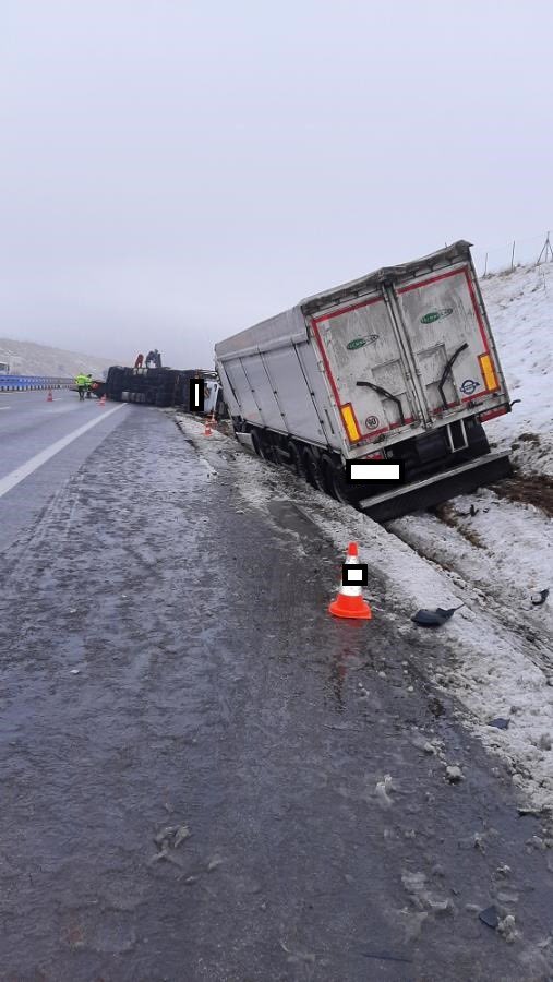 Nehoda kamionů na dálnici D3. Foto: HZS